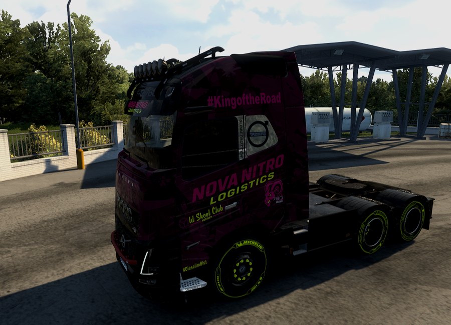 Nova Nitro Logistics Truck Heckansicht